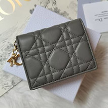 ディオール コピー 二つ折りミニ財布 ラムスキ del85197