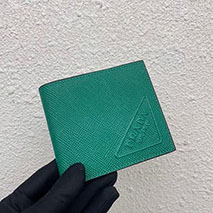 プラダ 偽物 ササフィアーノエンボスレザー 財布 グリーン put15768