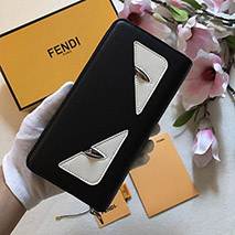 フェンディ 偽物 ジップアラウンド 長財布 カスタマイズ ブラック バッグ バグズ ジッパーウォレット 7M0210SQPF0KUR