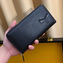 フェンディ スーパーコピー ジップアラウンド 長財布 ブラック バッグ バグズ ジッパーウォレット カスタマイズ fea27541