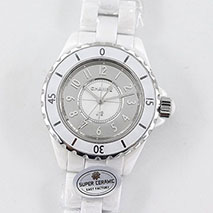 シャネル 偽物 J12 時計 33mm ホワイト shu57896