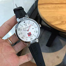 ルイヴィトン 偽物 時計 タンブール ストリート ダイバー 42mm vuv70434