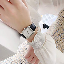 ルイヴィトン コピー 時計 ダイヤモンドベゼル レディース 30mm vui56072