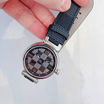 ルイヴィトン 偽物 時計 タンブール ストリート ダイバー 33mm vuf99901